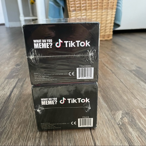 What Do You MEME? Tik Tok Edition New Sealed Adult Party Game For 2 Set. - Picture 4 of 5